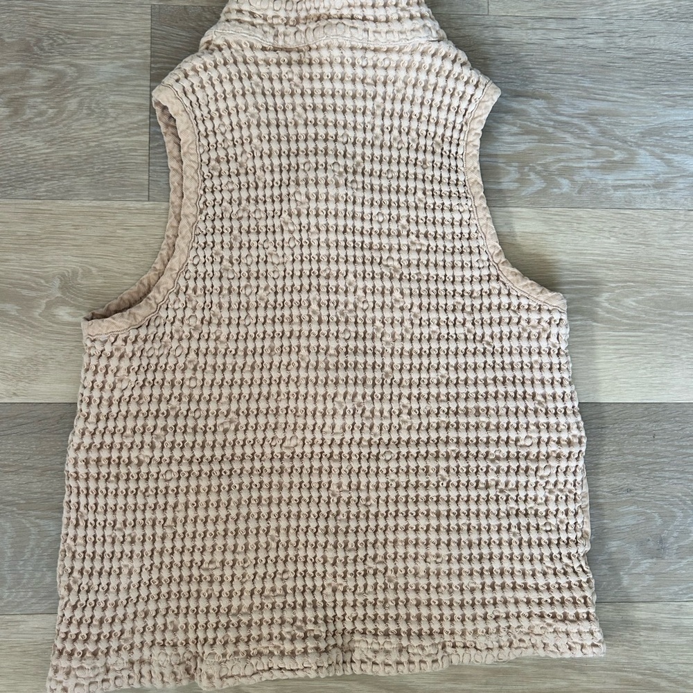 Textured Beige Zip-Up Vest - Picture 5 of 8